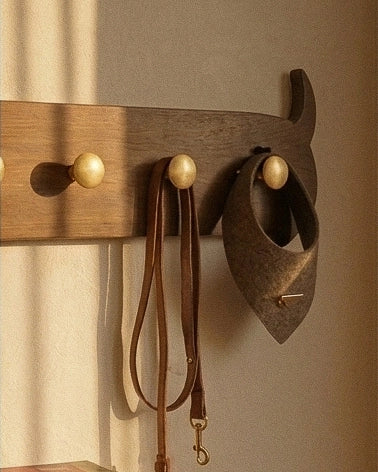 Detalle ganchos lomo LOLA perchero pared artesanal madera – Bittoele